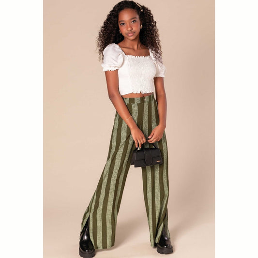 Blusa Teen Crop Blanca con Pantalon Largo de Rallas Verdes