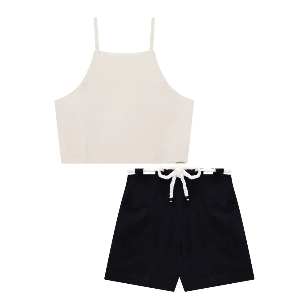 Conjunto de Top Blanco y Shorts Negros